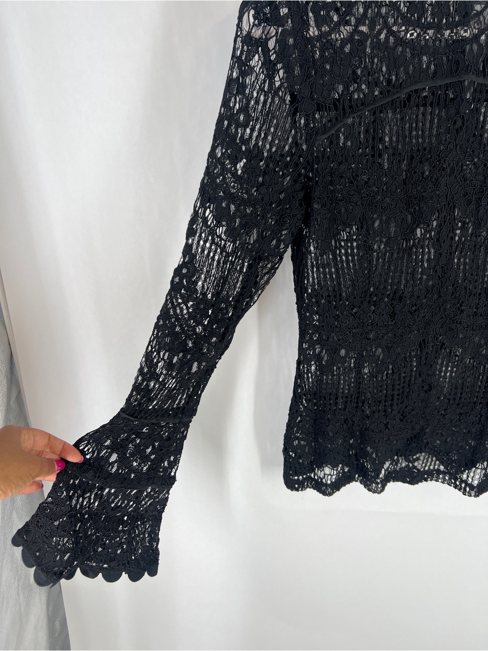 N/Nicholas Black Sheer Lace Long Bell Sleeve Blouse Top Size 4 - Picture 5 of 16